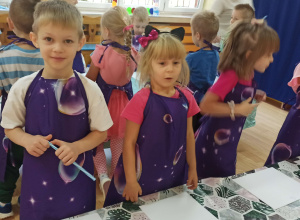 Malowanie bańkami - warsztaty w grupie Leśnych Duszków