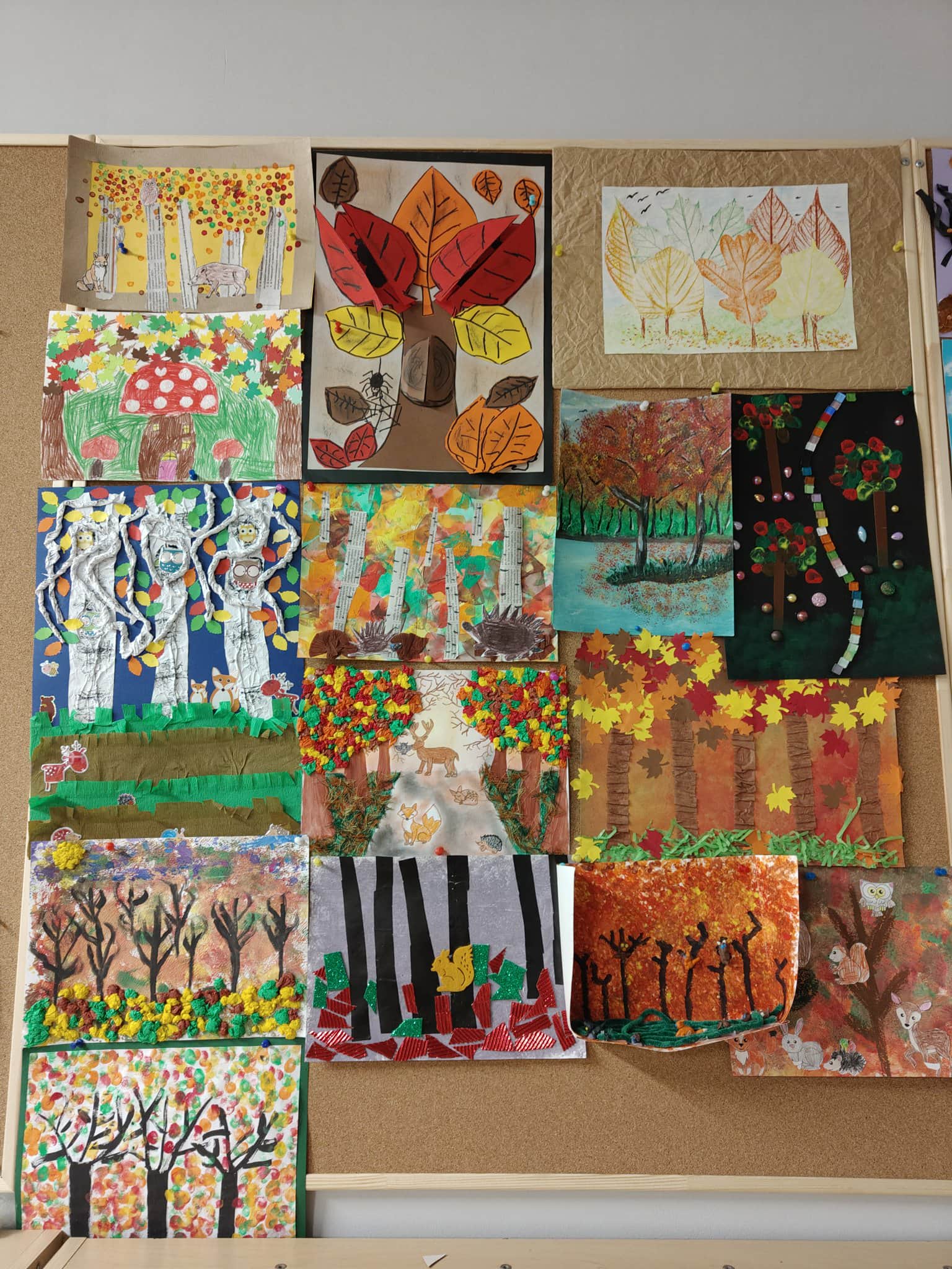 Prace plastyczne przedstawiąjące las