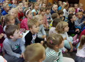 Przedstawienie w przedszkolu " Piramid podnóże- egipskie podróże"