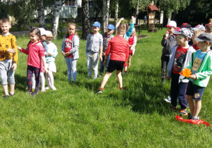 Dzieci uczestniczą w zawodach