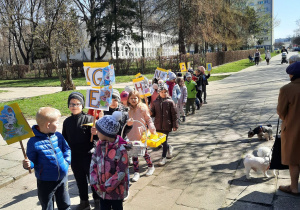 Spacer z wielkanocnymi koszyczkami