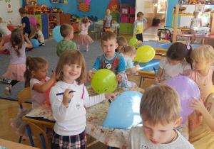 Ozdabianie balonów w Dniu Przedszkolaka