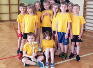 I miejsce starszaków w zawodach sportowych w Szkole Podstawowej nr 84