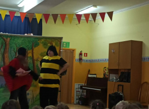 Teatrzyk w przedszkolu "Na misiowych urodzinach najważniejsza jest rodzina"